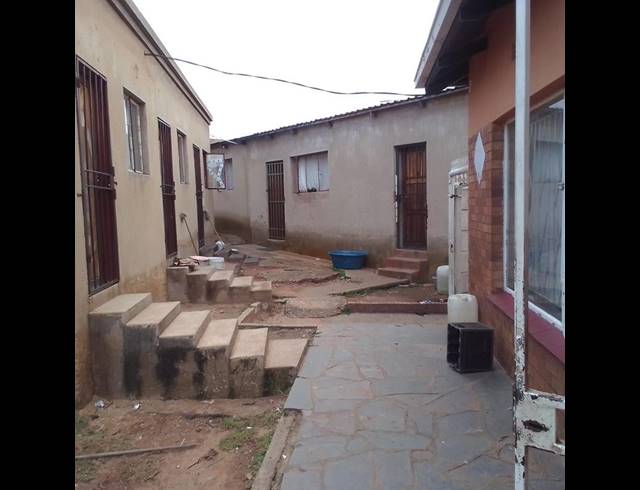 2 BEDROOM HOUSE FOR SALE IN SOUTH HILLS